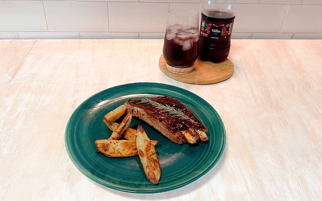 Costelinha com barbecue e batatas rústicas