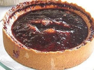 Cheesecake com geleia de amora e licor de uva