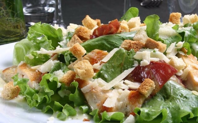 Salada Caesar