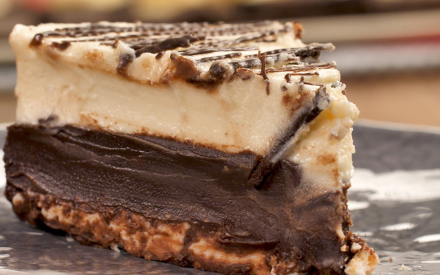 Torta crocante de dois chocolates 