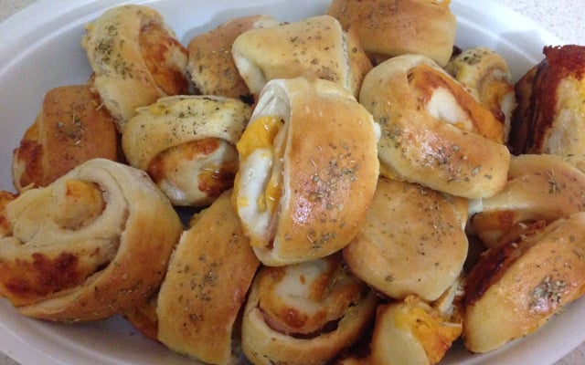 Pãezinhos de presunto e queijo