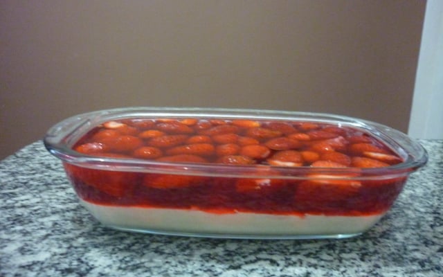 Torta de gelatina com morangos