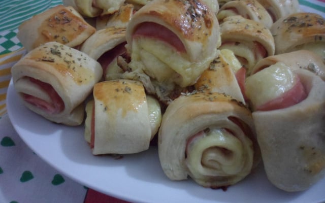 Pãezinhos de presunto e queijo