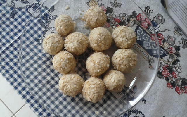 Docinhos fáceis de leite condensado com farinha láctea