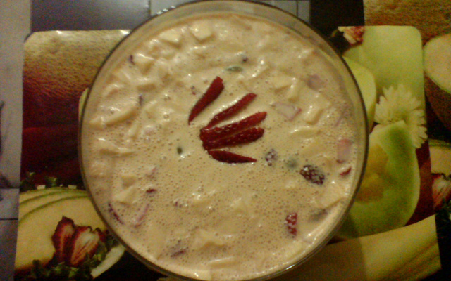 Doce de leite com frutas e nozes