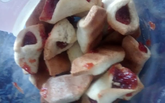 Beliscão de goiabada ( goiabinha )