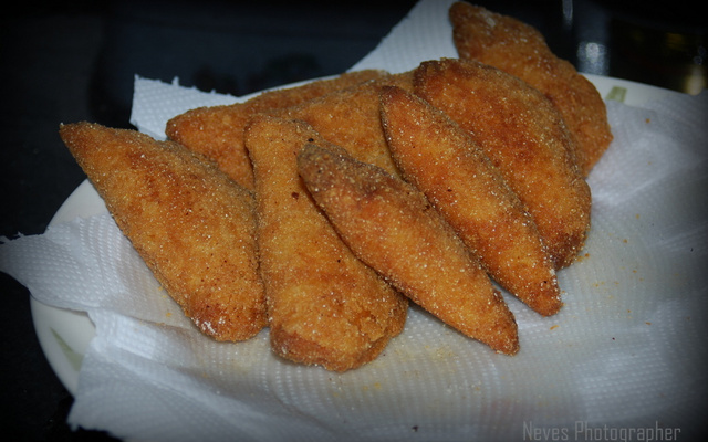 Pastel de milho verde frito