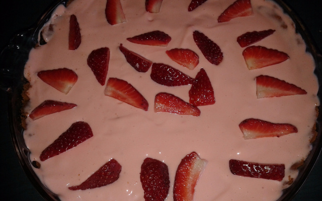 Mousse danoninho fácil (com morango e suspiros)