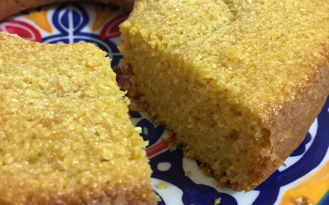 Bolo de milharina simples e fácil