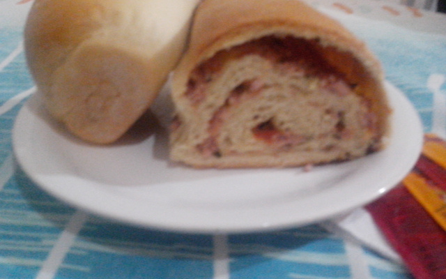 Pão recheado com presunto