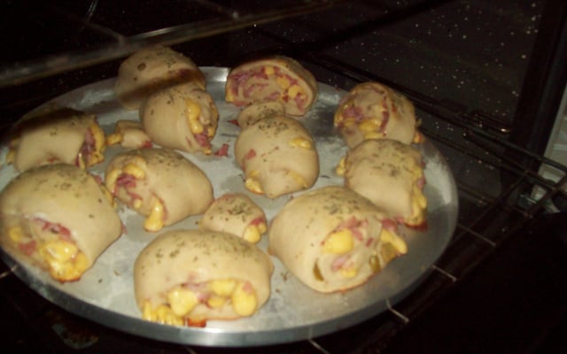 Pãezinhos de presunto e queijo