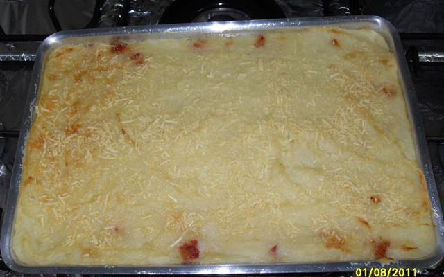 Escondidinho de calabresa