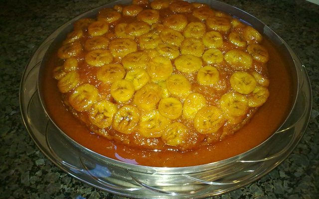 Torta de banana caramelizada