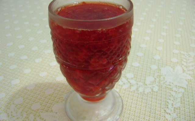 Gelatina com purê de morango