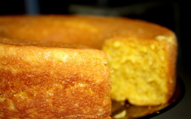 Bolo de fubá com queijo