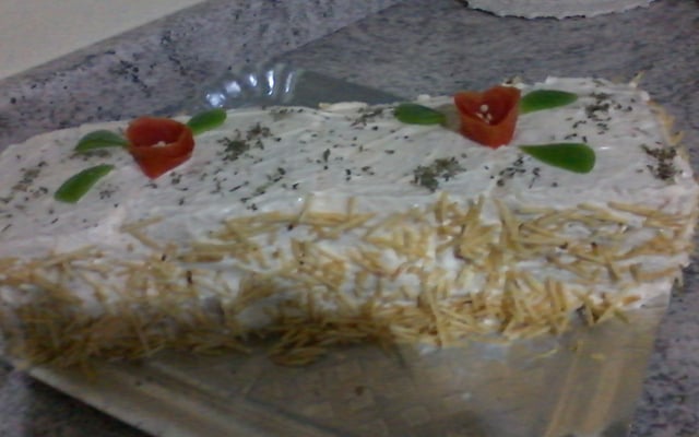 Torta fria de pão de forma com frango