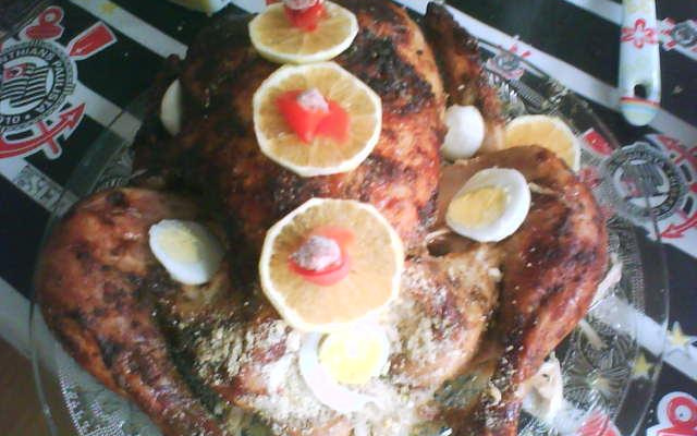 Peru especial de Natal com ervas finas e frutas