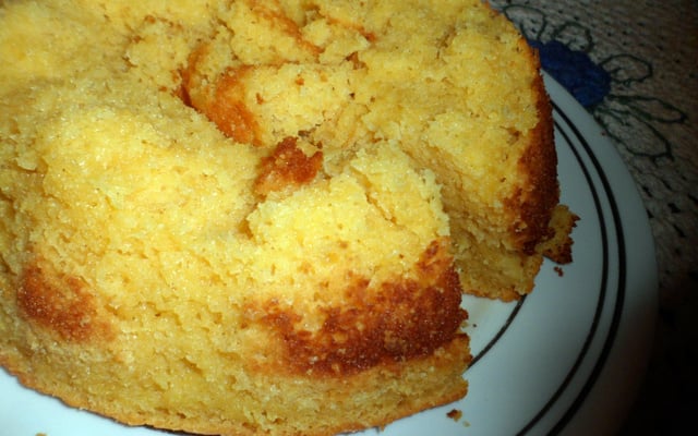 Bolo cremoso de fubá da Tais