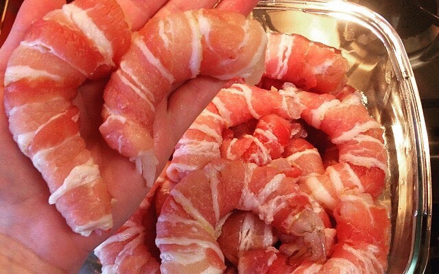 Enrolado de camarão com bacon