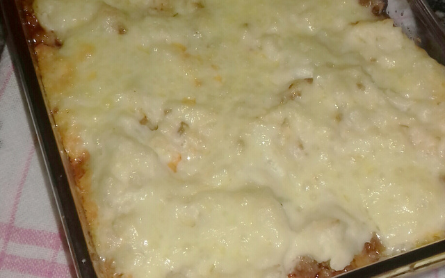 Escondidinho de requeijão com carne moída