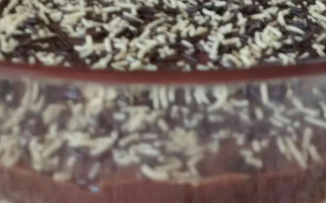 Pavê de bolacha maisena com creme branco e creme preto