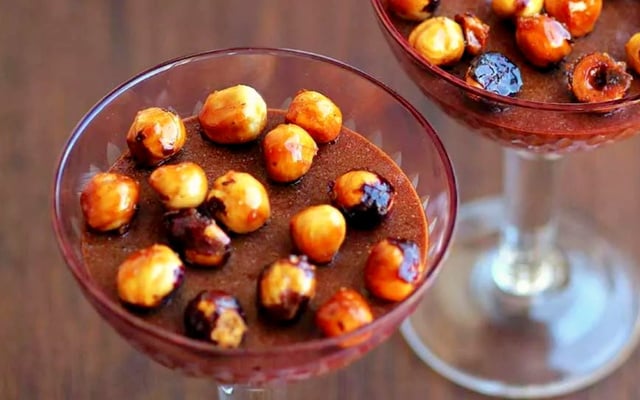 Mousse de chocolate com café e avelã