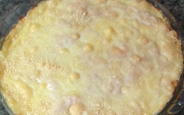 Frango desfiado e gratinado
