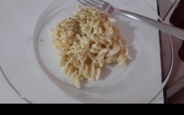 Macarrão de molho branco