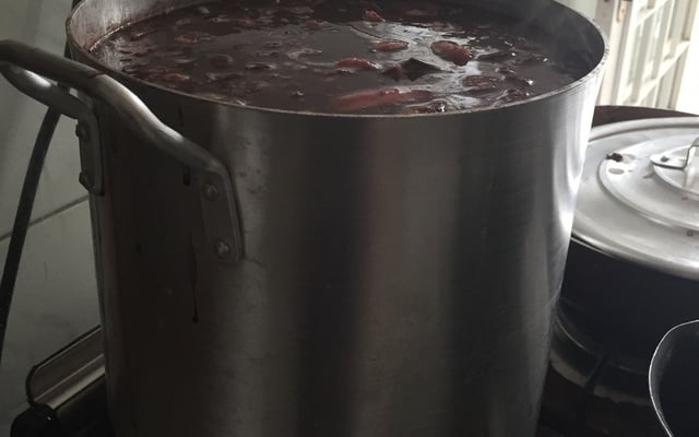 Feijoada completa para 12 pessoas