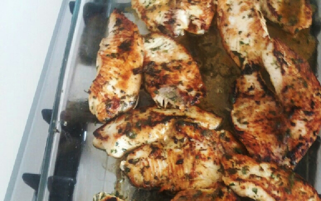 Filé de tilápia grelhada com couscous marroquino