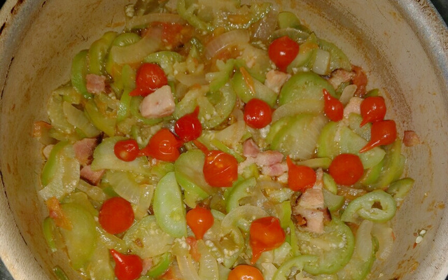 Jiló refogado com bacon