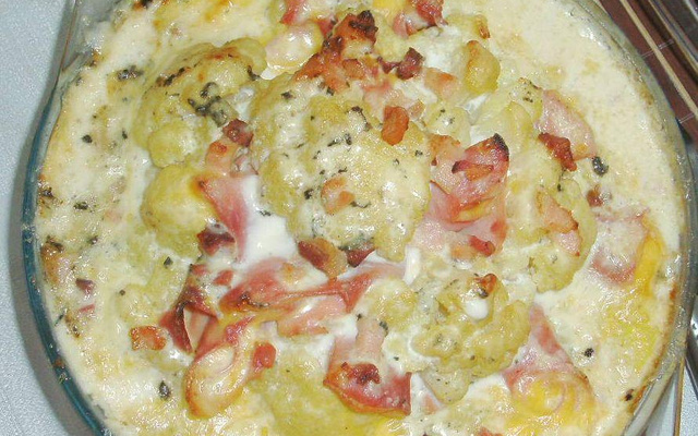 Couve-flor gratinada com molho 4 queijos