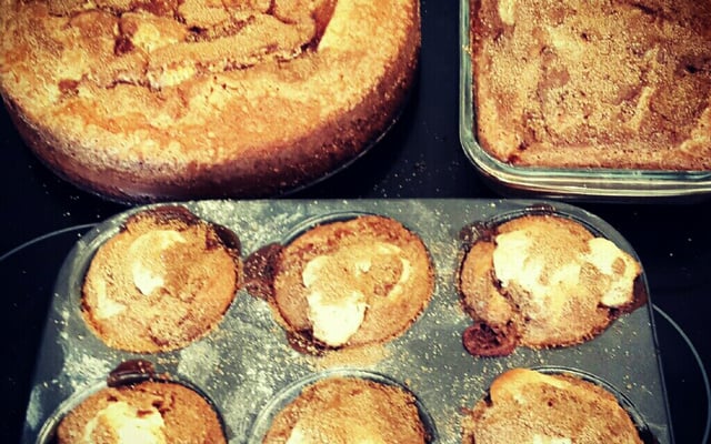 Bolo de banana com açúcar e canela