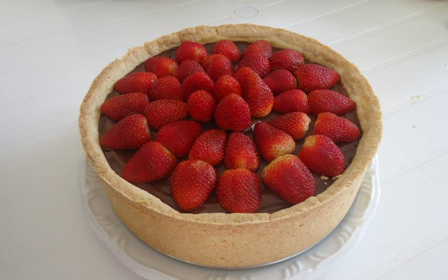 Torta de morango com chocolate trufado