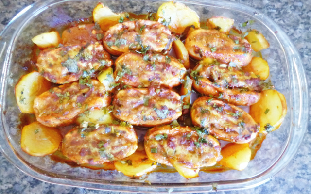 Linguiça de frango recheada ao molho bolonhesa