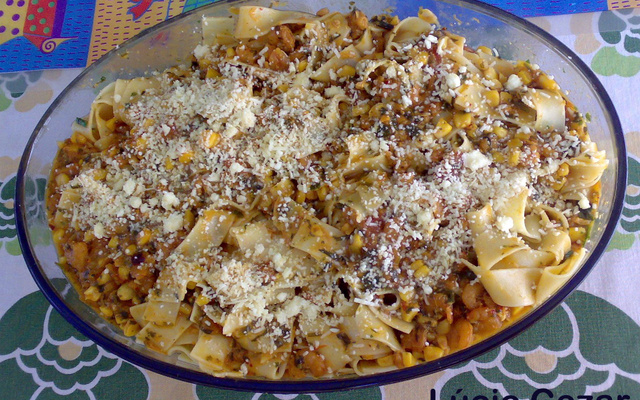 Macarrão x moqueca de camarão