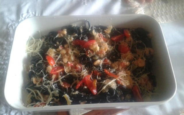 Fusilli Longo com tinta de lula