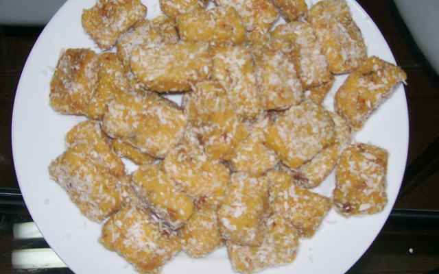 Cocadinha de banana da terra com coco