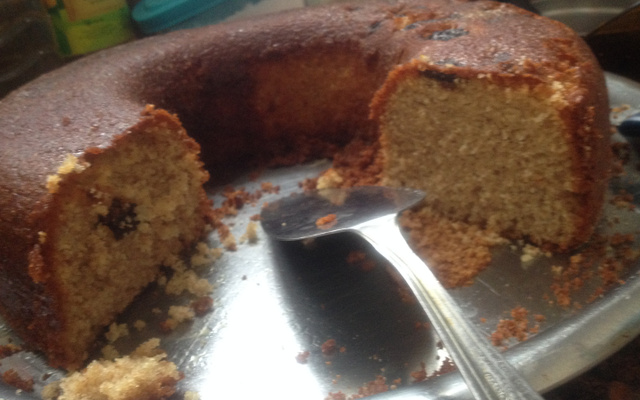 Bolo de laranja integral com ameixas