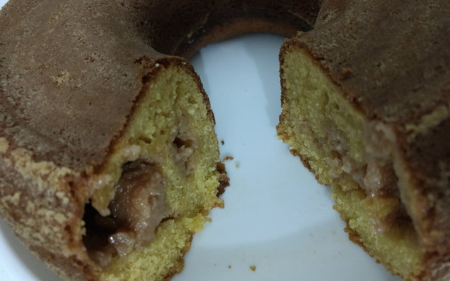 Bolo com recheio de goiabada