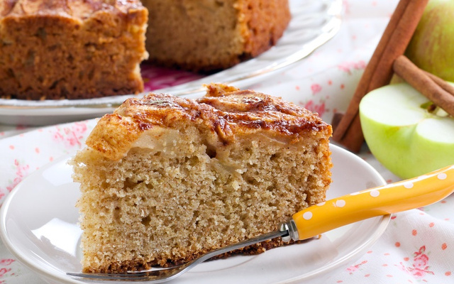 Bolo de maçã com canela