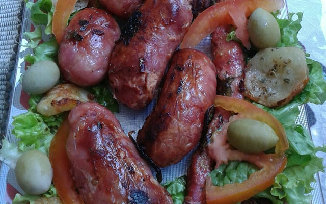 Linguiça ao forno com batatas
