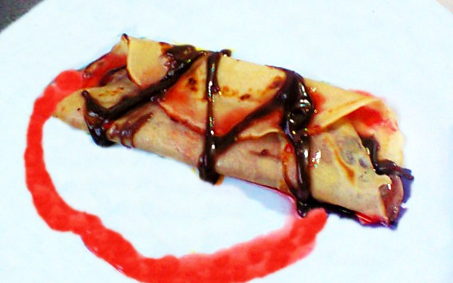 Crepe francês de morango e chocolate