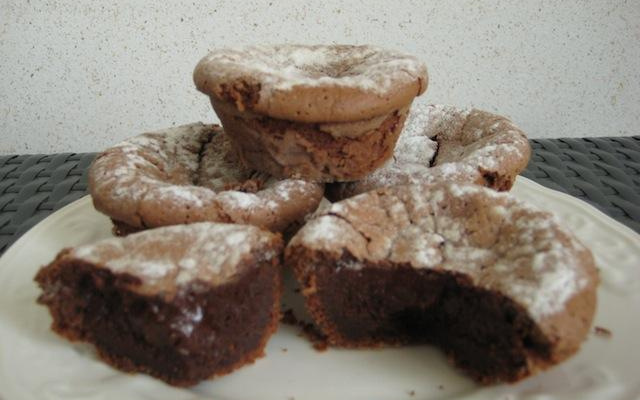 Moelleux au Chocolat (tradicional bolinho francês com interior cremoso)