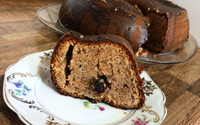 Bolo de banana com nozes