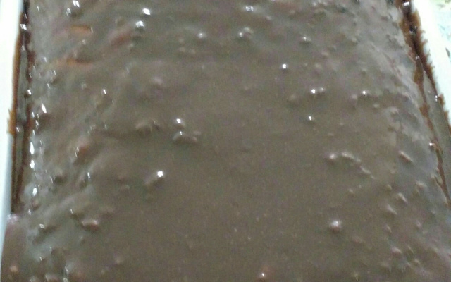 Bolo de cenoura com cobertura de chocolate