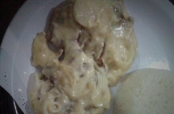 Bife acebolado com molho de maionese