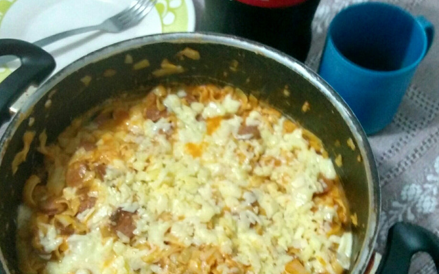 Macarrão com calabresa e mussarela