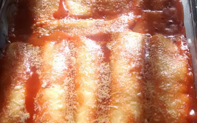 Canelone com recheio de ricota e ervas