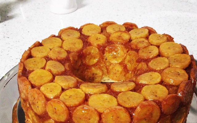 Bolo de banana caramelada
